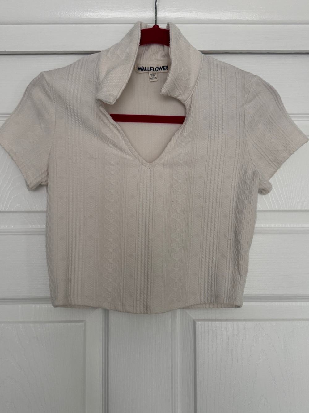 WALLFLOWER | Girls cropped v-neck cream patterned sweater SMALL